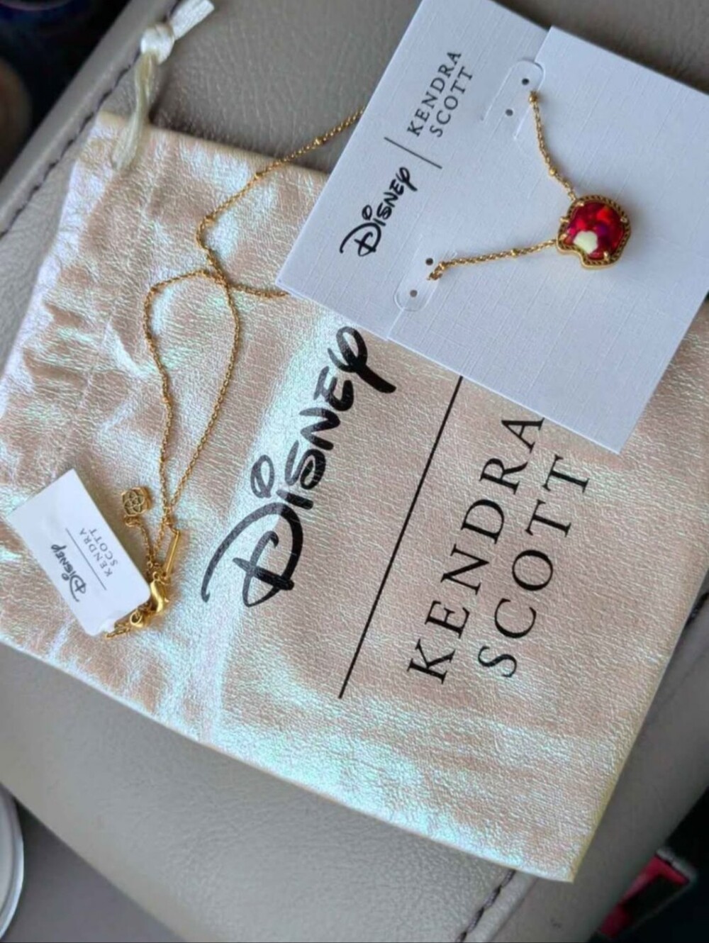 Kendra Scott Snow White Apple Necklace, New!